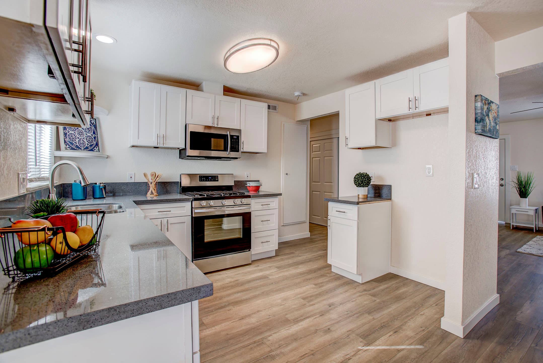 Renovated kitchen in Sacramento home purchased by Fast Home Buyer California - Forest Parkway flip project
